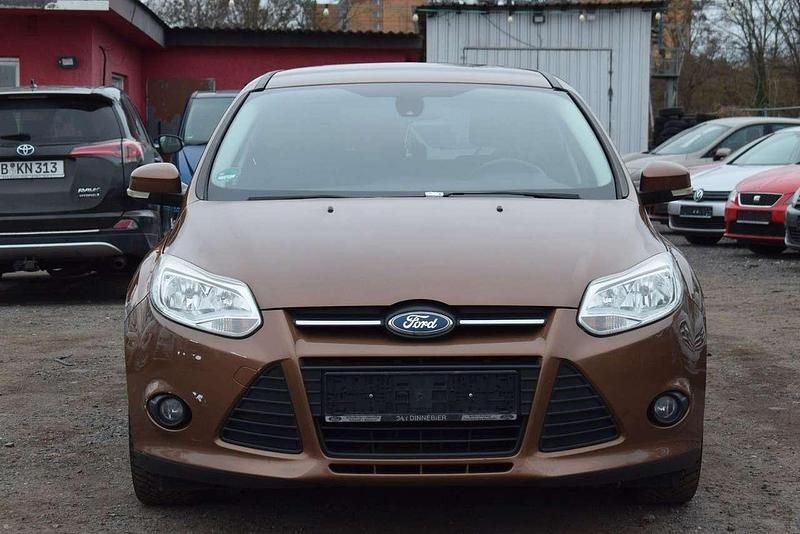 Gebraucht Ford Focus SYNC Edition 125 PS (91 kW) 2013 Braun Kombi