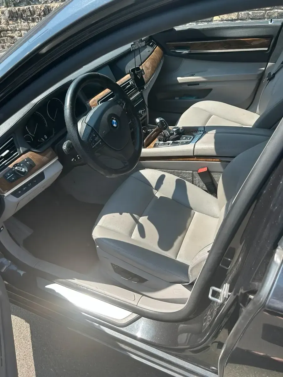 Gebraucht BMW 750 408 PS (300 kW) 2009 Schwarz Limousine