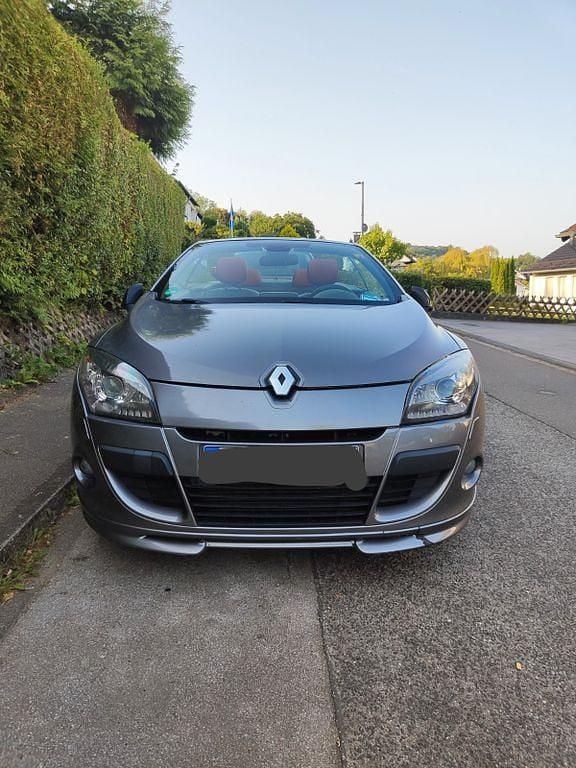 Grau Gebraucht 2011 Renault Mégane Cabriolet Dynamique Cabrio | 4.799 € (Guter Preis) - Bild 1/4