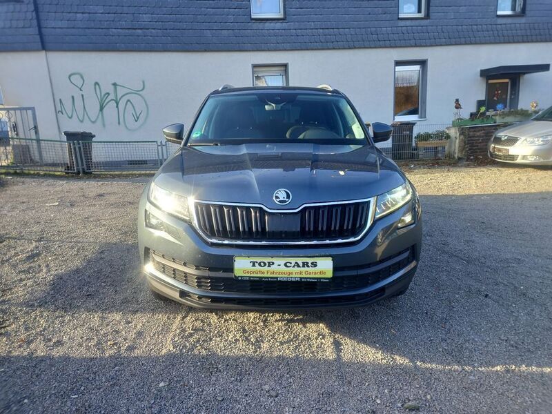 Grau Gebraucht 2018 Skoda Kodiaq Style SUV | 17.200 € (Fairer Preis) - Bild 1/4