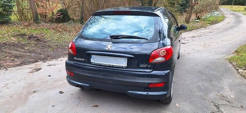Gebraucht Peugeot 206 68 PS (50 kW) 2010 Kleinwagen