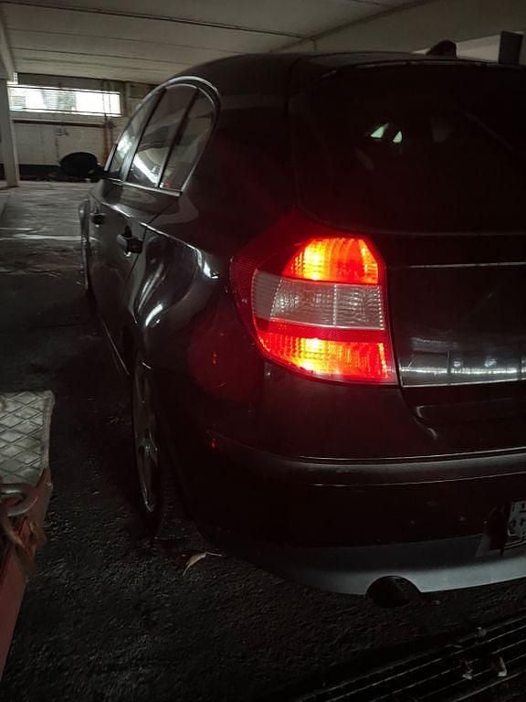 Gebraucht BMW 116 122 PS (89 kW) 2004 Schwarz Kleinwagen