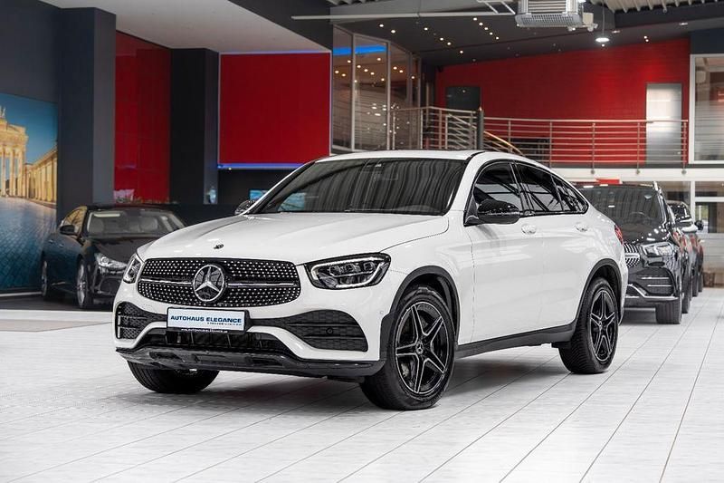 Weiß Gebraucht 2019 Mercedes GLC300 AMG line Coupé | 43.980 € (Fairer Preis) - Bild 1/4