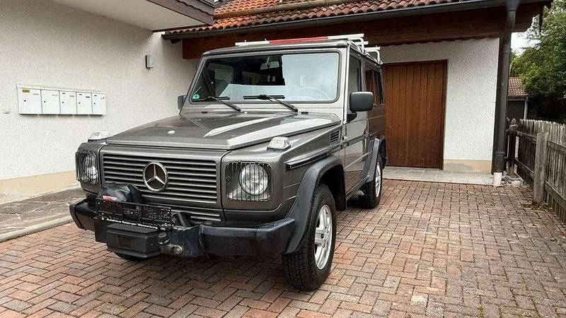 Grau Gebraucht 1990 Mercedes G230 SUV | 23.999 € - Bild 1/4