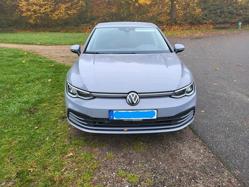 Grün Gebraucht 2022 VW Golf VIII Life Kleinwagen | 19.895 € (Superpreis) - Bild 1/4