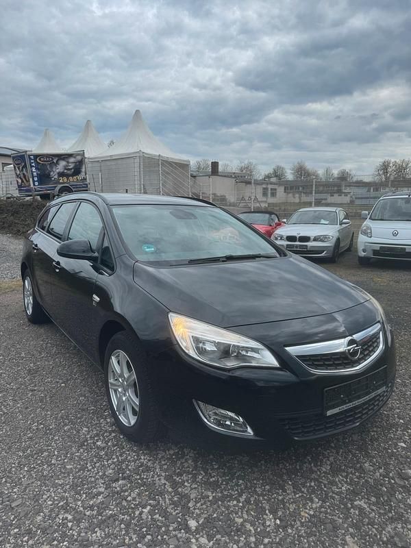 Usata Opel Astra 140 CV (102 kW) 2012 Nero Station wagon