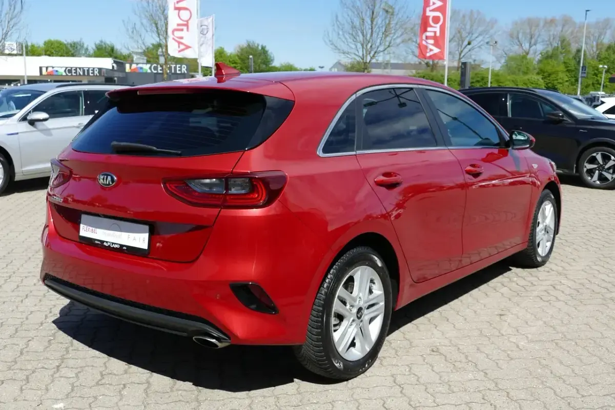 Gebraucht Kia Ceed 140 PS (102 kW) 2020 Rot Kleinwagen