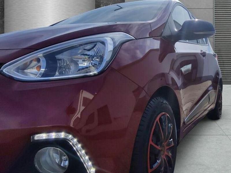 Gebraucht Hyundai i10 Edition 87 PS (63 kW) 2014 Rot Kleinwagen