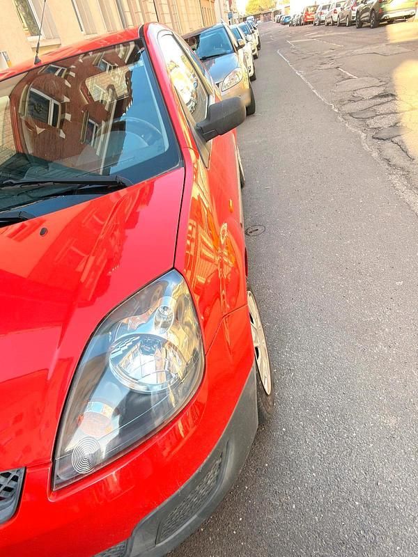 Gebraucht Ford Fiesta 69 PS (50 kW) 2006 Rot Kleinwagen