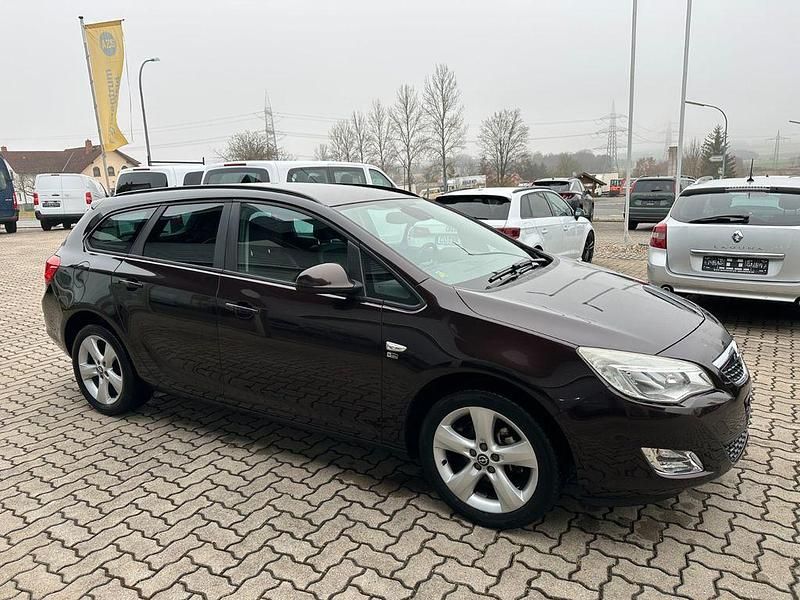 Gebraucht Opel Astra 140 PS (102 kW) 2013 Braun Kombi