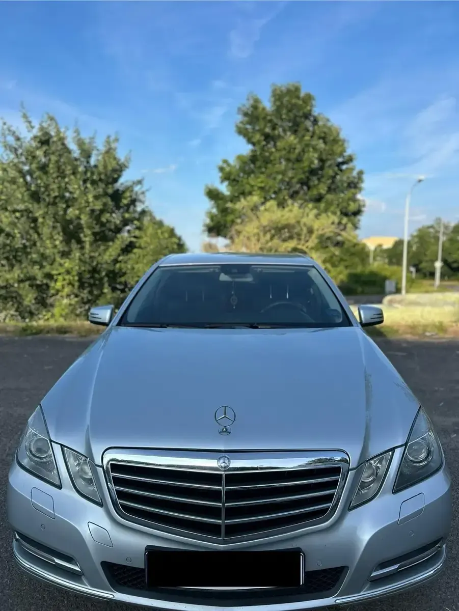 Gebraucht Mercedes E300 231 PS (169 kW) 2010 Silber Limousine