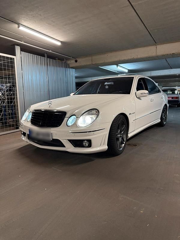 Weiß Gebraucht 2003 Mercedes E55 AMG AMG Limousine | 25.000 € - Bild 1/4