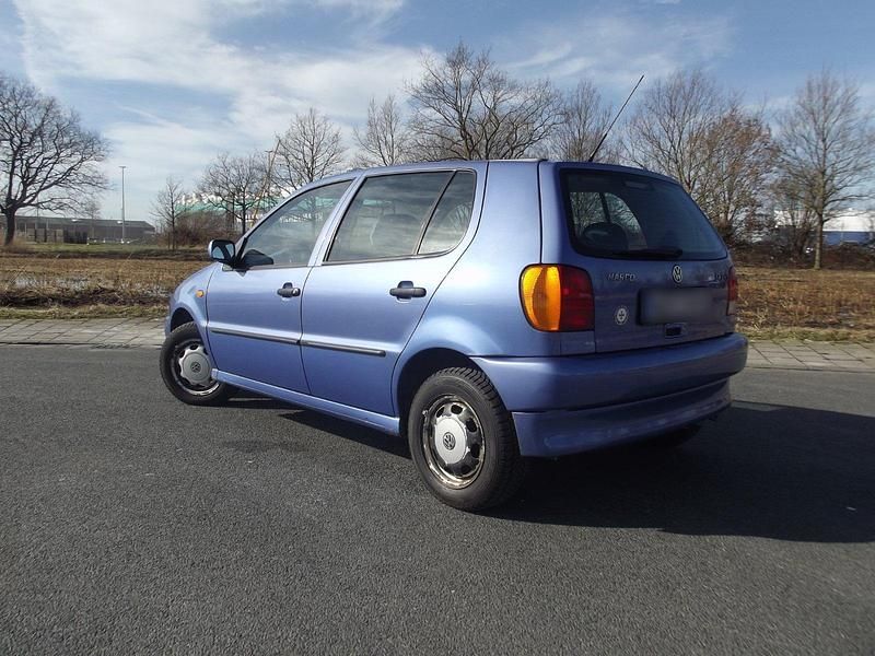 Gebraucht VW Polo 60 PS (44 kW) 1997 Blau Kleinwagen