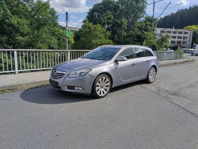 Grau Gebraucht 2009 Opel Insignia Cosmo Kombi | 5.990 € (Fairer Preis) - Bild 1/4