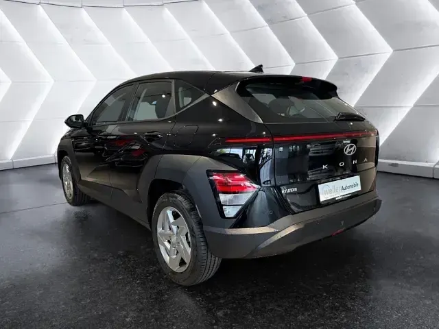 Neu Hyundai Kona Select 150 PS (110 kW) 2026 Schwarz SUV