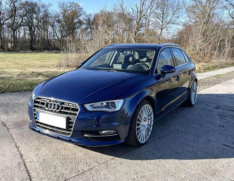 Gebraucht Audi A3 Ambiente 125 PS (91 kW) 2015 Blau Kleinwagen