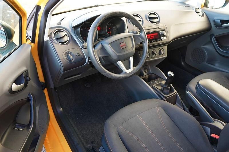 Second-hand Seat Ibiza SC Reference 69 CP (50 kW) 2011 Galben Hatchback