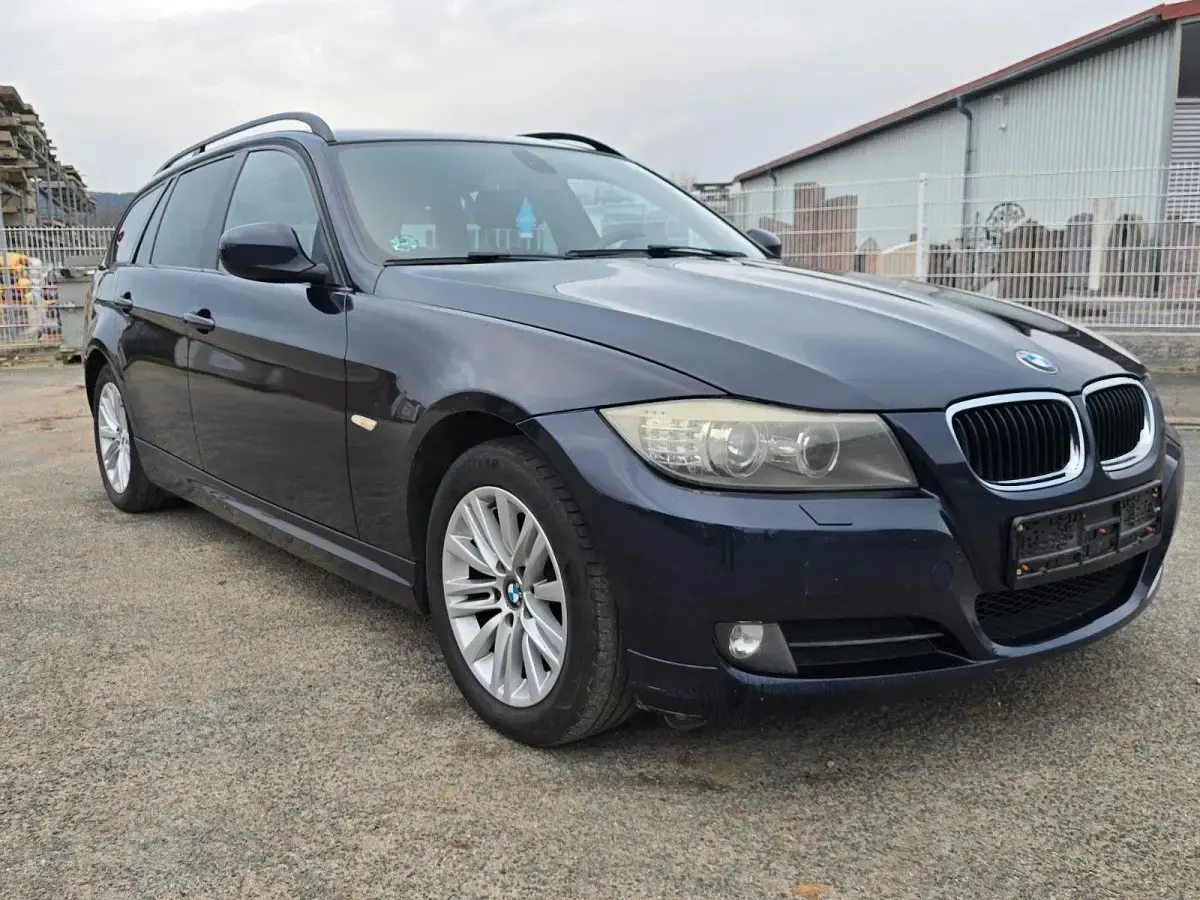 Gebraucht BMW 318 Lifestyle 143 PS (105 kW) 2010 Blau Kombi