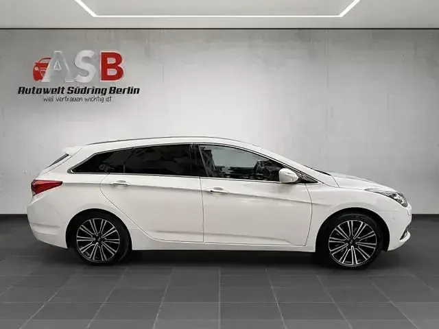 Gebraucht Hyundai i40 Premium 165 PS (121 kW) 2017 Weiß Kombi