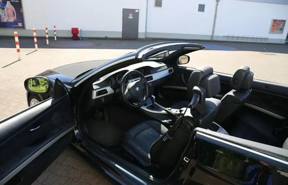 Gebraucht BMW 320 Cabriolet 184 PS (135 kW) 2012 Schwarz Cabrio