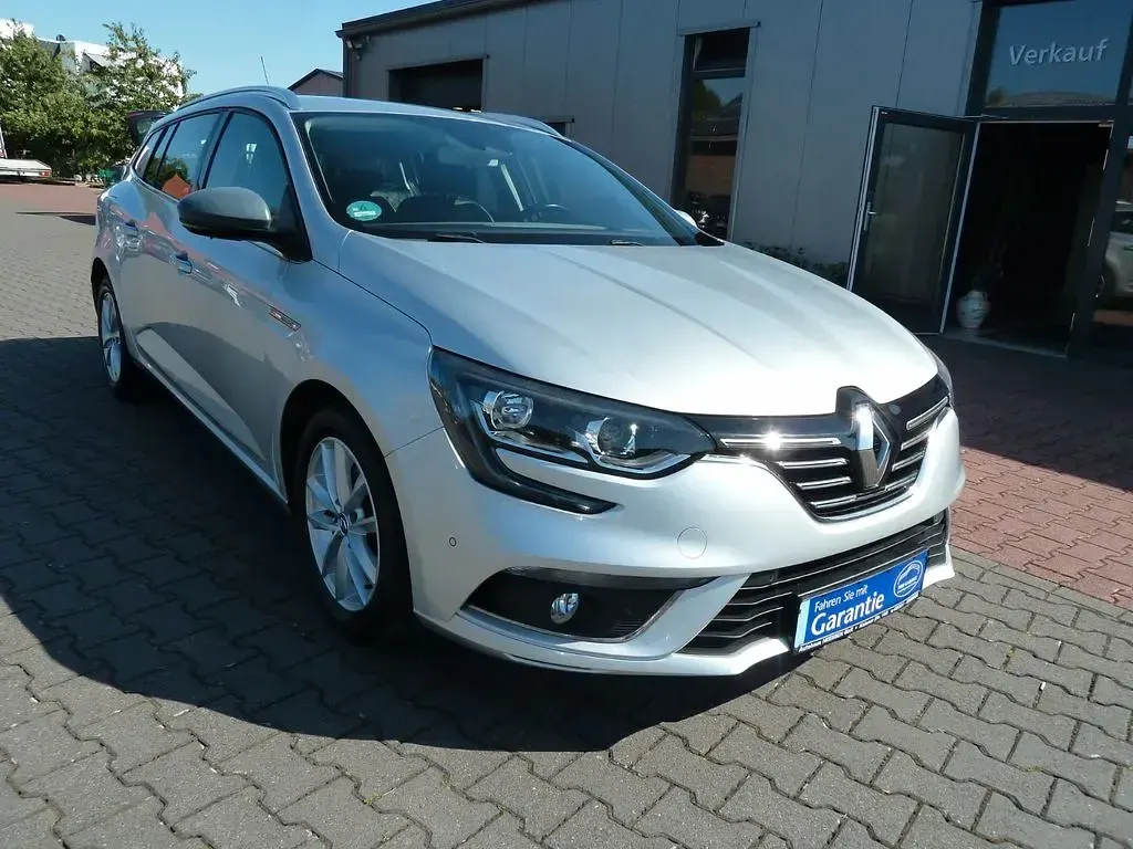 Gebraucht Renault Mégane IV Intens 132 PS (97 kW) 2017 Silber Limousine