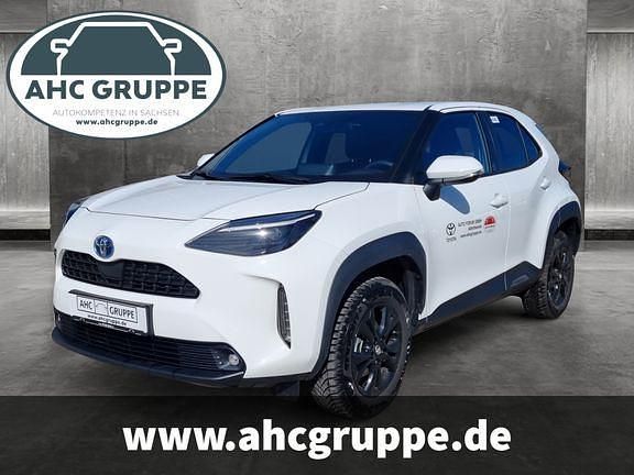 Schnee weiß Gebraucht 2024 Toyota Yaris Hybrid Plus | 25.990 € (Guter Preis) - Bild 1/4