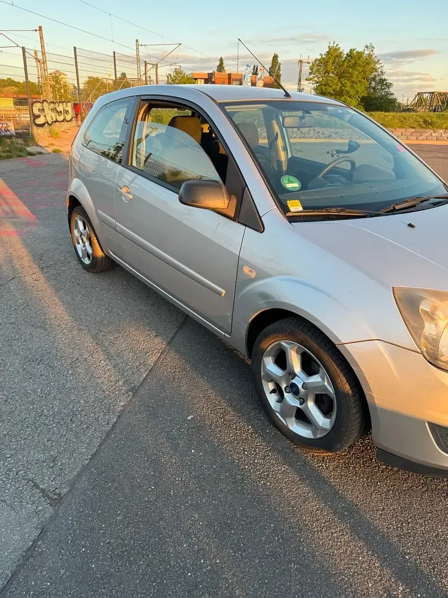 Gebraucht Ford Fiesta 2008 Silber Kleinwagen