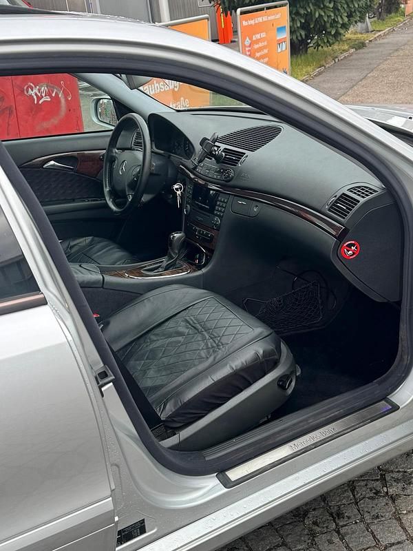 Gebraucht Mercedes E200 165 PS (121 kW) 2005 Grau Limousine