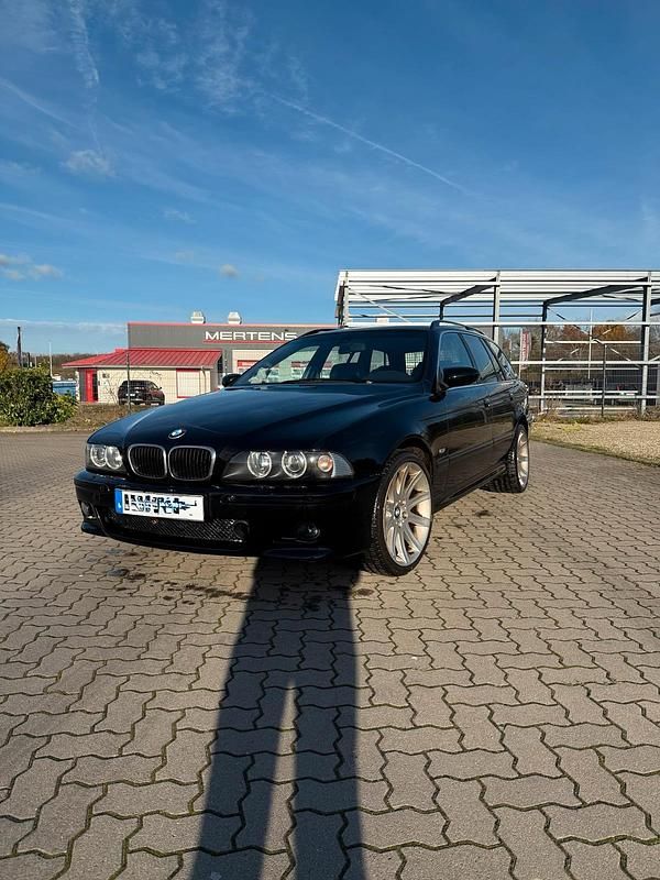 Schwarz Gebraucht 2002 BMW 530 Kombi | 5.500 € (Fairer Preis) - Bild 1/4