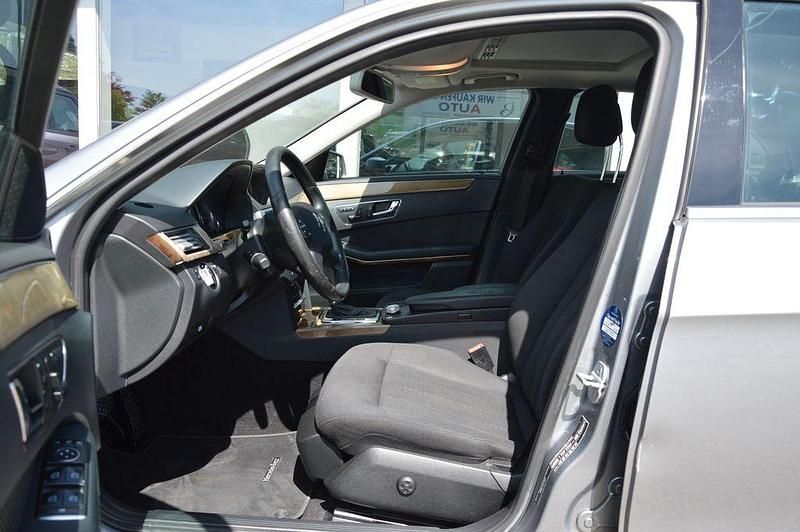 Gebraucht Mercedes E220 Elegance 170 PS (125 kW) 2010 Palladiumsilber Limousine