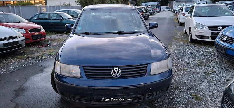 Blau Gebraucht 2000 VW Passat Limousine | 2.160 € (Teuer) - Bild 1/4