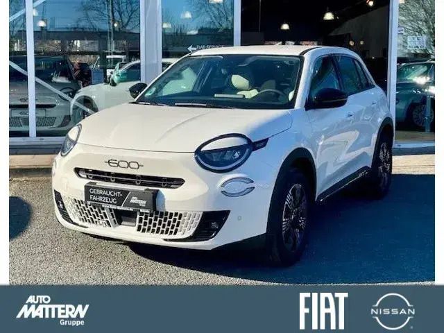 Weiß Gebraucht 2024 Fiat 600 Style SUV | 26.989 € (Teuer) - Bild 1/4