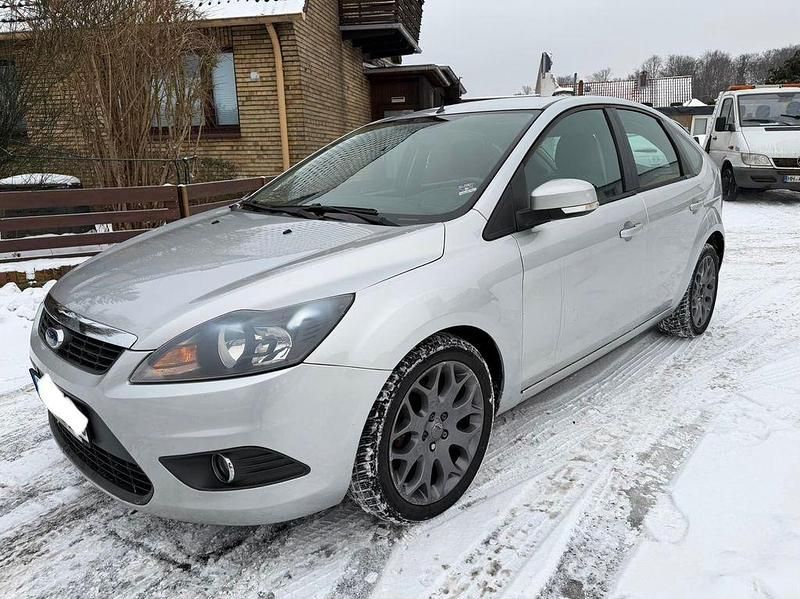 Gebraucht Ford Focus 116 PS (85 kW) 2009 Silber Limousine