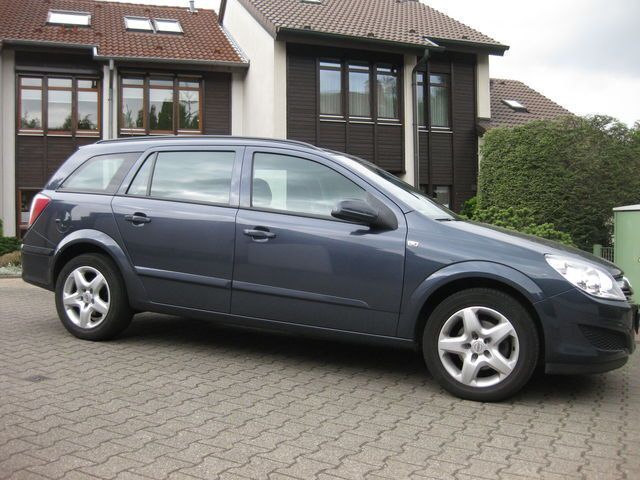 Gebraucht Opel Astra Edition 116 PS (85 kW) 2008 Blau metallic Kombi
