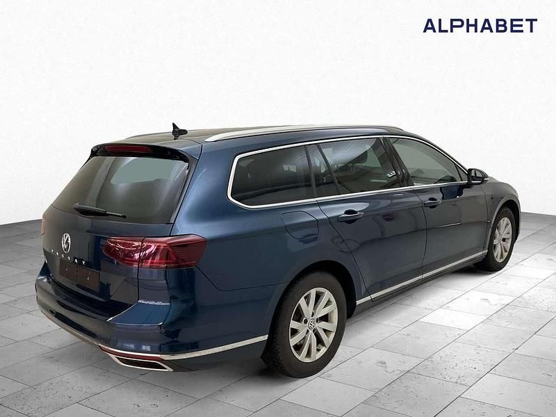 Gebraucht VW Passat Elegance 190 PS (139 kW) 2020 Aquamarinblau (metallic) Kombi