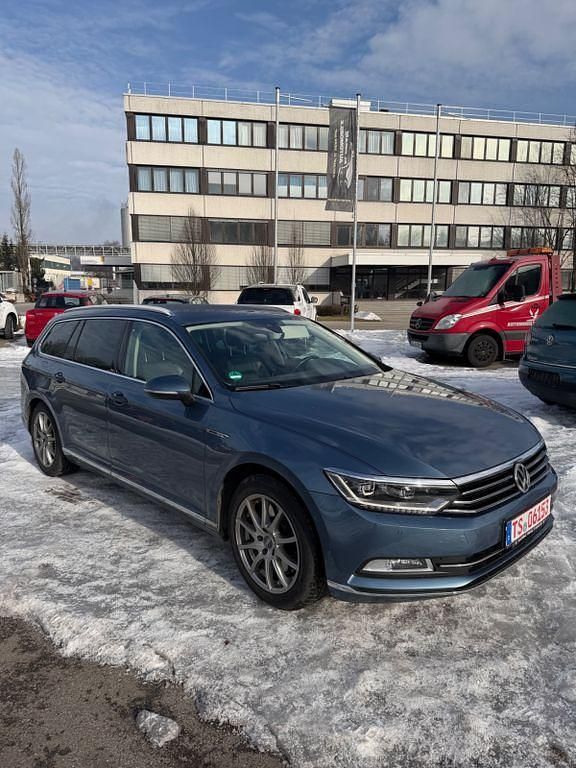 Gebraucht VW Passat Highline 239 PS (175 kW) 2015 Blau Kombi