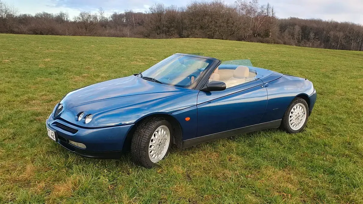 Second-hand Alfa Romeo Spider 150 CP (110 kW) 1998 Albastru Cabrio