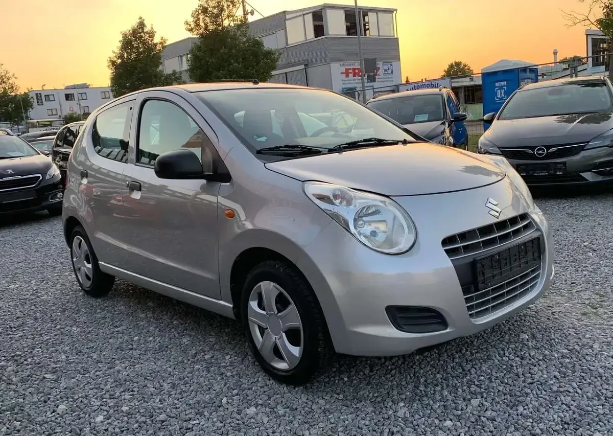 Gebraucht Suzuki Alto 68 PS (50 kW) 2011 Silber Kleinwagen