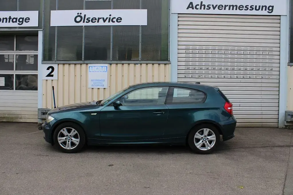 Gebraucht BMW 118 Sport Line 143 PS (105 kW) 2010 Tahitigruen metallic Kleinwagen