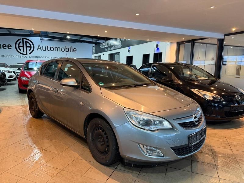 Gebraucht Opel Astra Edition 116 PS (85 kW) 2011 Silber Limousine