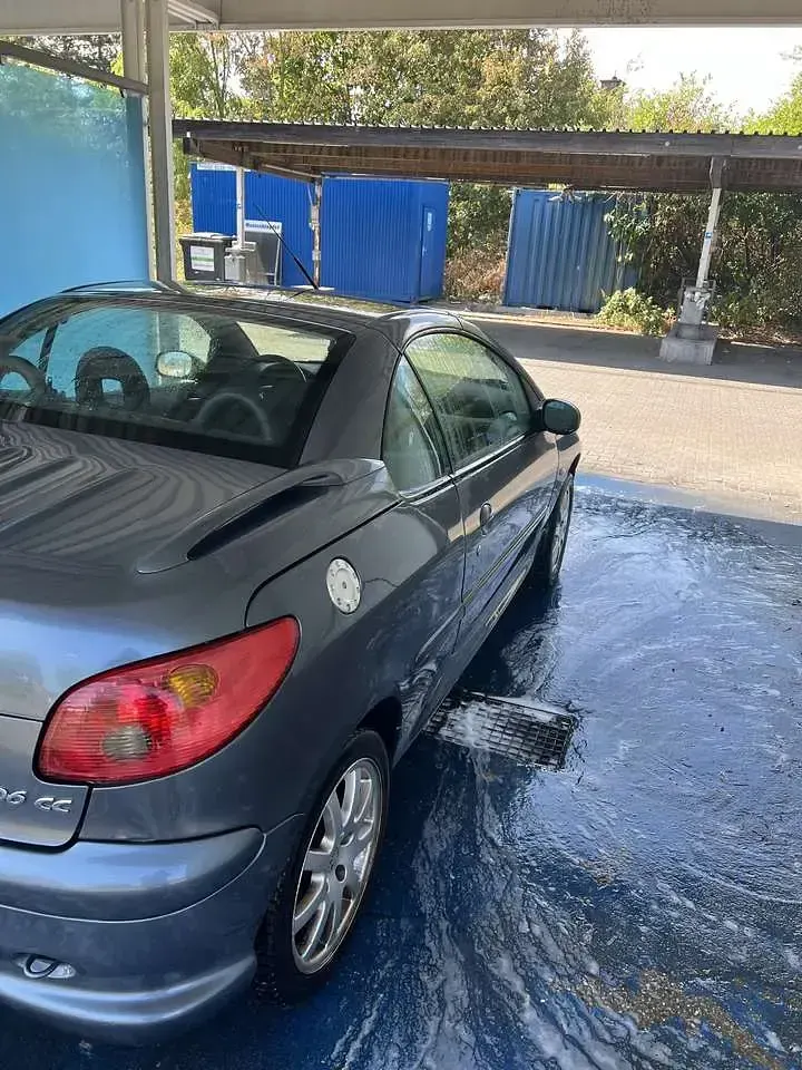 Gebraucht Peugeot 206 CC Tendance 109 PS (80 kW) 2004 Grau Cabrio