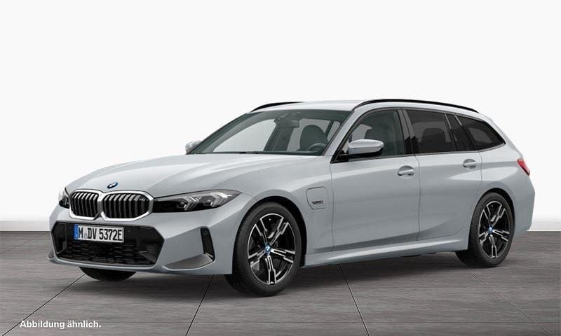 Gebraucht BMW 320e M Sport 163 PS (119 kW) 2023 M brooklyn grau Kombi