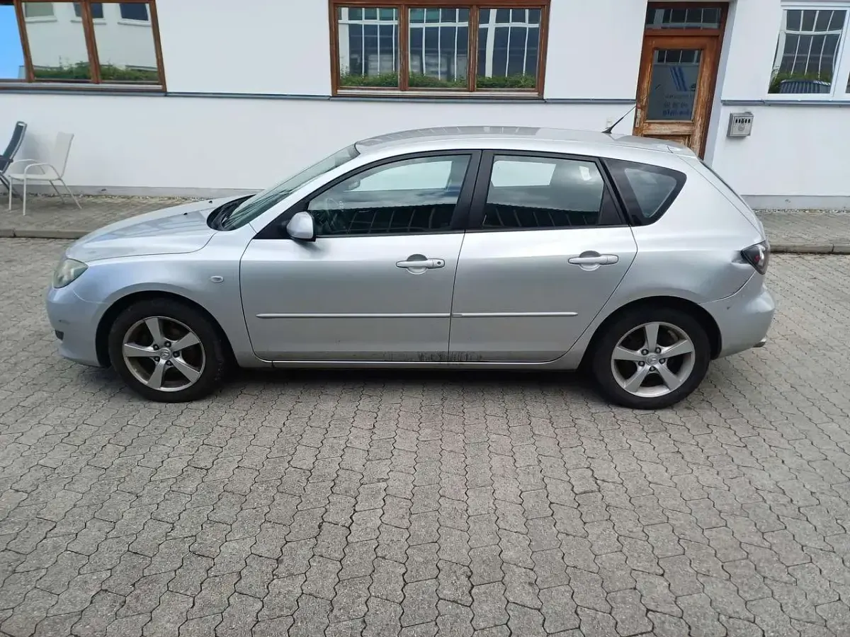 Gebraucht Mazda 3 Active 105 PS (77 kW) 2006 Satinsilber metallic Kleinwagen