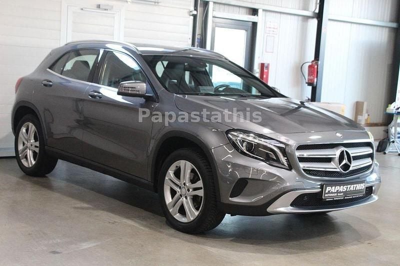 Grau Gebraucht 2016 Mercedes GLA200 SUV | 15.990 € (Guter Preis) - Bild 1/4