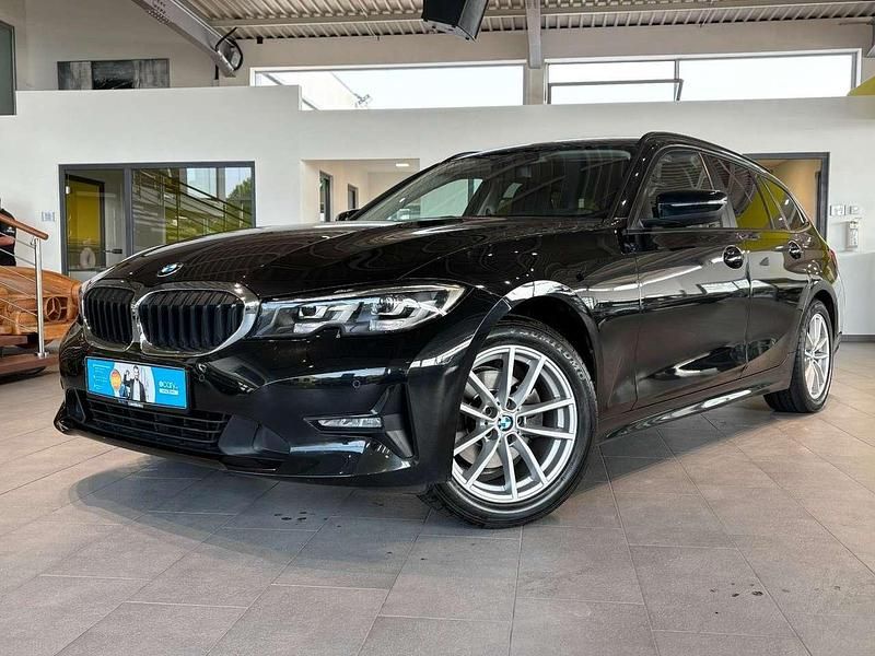 Saphirschwarz Gebraucht 2019 BMW 320 Advantage Kombi | 21.995 € (Etwas zu teuer) - Bild 1/4
