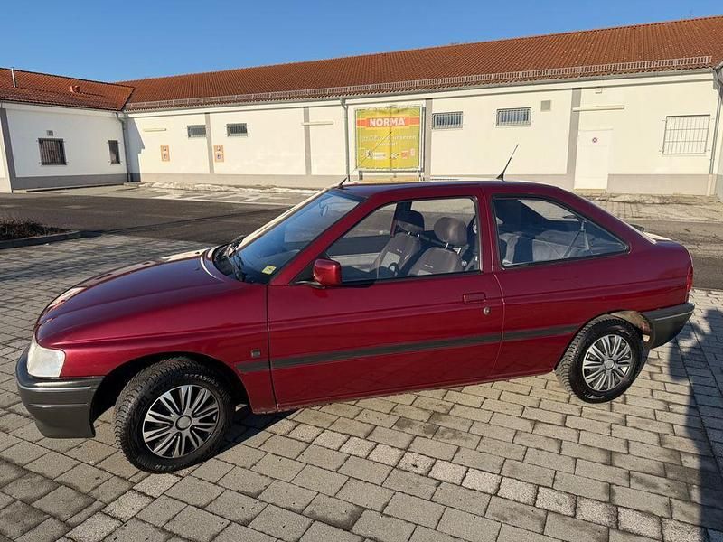 Gebraucht Ford Escort 60 PS (44 kW) 1993 Rot Limousine