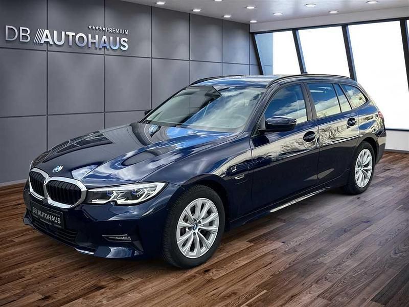Gebraucht BMW 330e Advantage 292 PS (214 kW) 2022 Blau Kombi