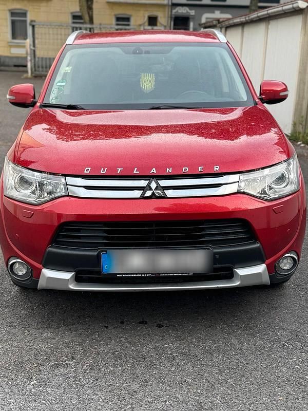 Rot Gebraucht 2015 Mitsubishi Outlander Top SUV | 8.800 € - Bild 1/4
