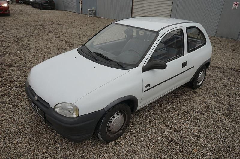 Gebraucht Opel Corsa 45 PS (33 kW) 1996 Weiß Kleinwagen