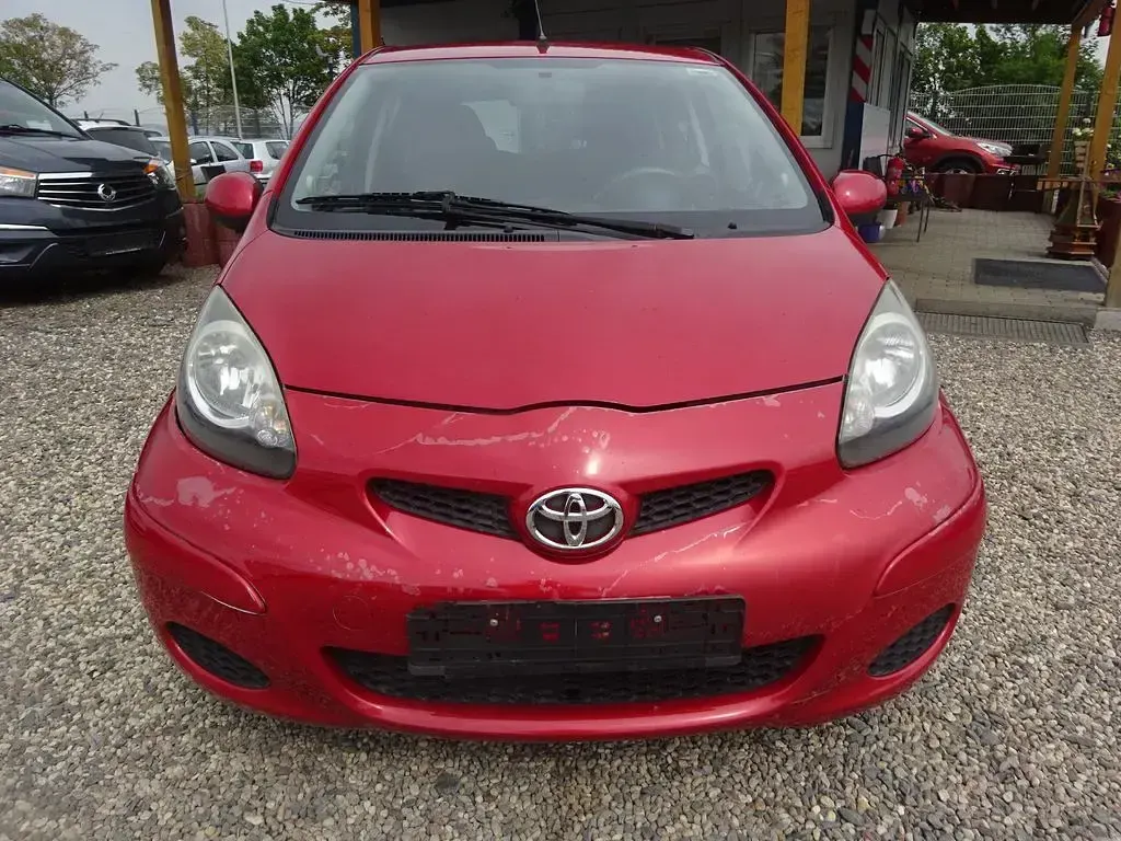 Gebraucht Toyota Aygo 68 PS (50 kW) 2010 Rot Kleinwagen